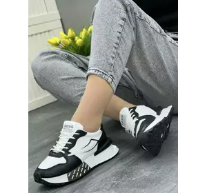 Стильні чорно-білі кросівки на платформі